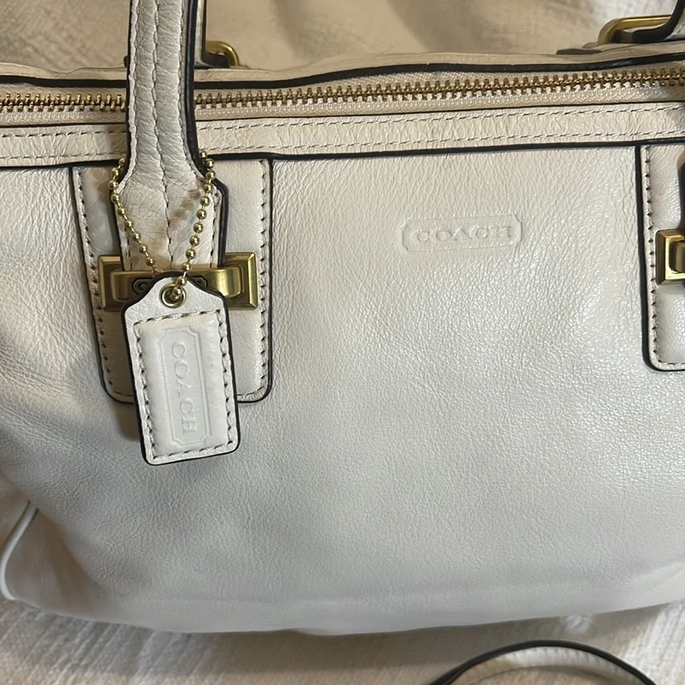 COACH- Taylor leather satchel in Ivory - F25296- GUC